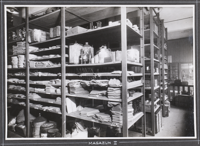 222989 Interieur van de N.V. Snelwegerfabriek “Utrecht”, W.C. Olland (Dorpsstraat 78-80) te De Bilt: magazijn.N.B. De ...